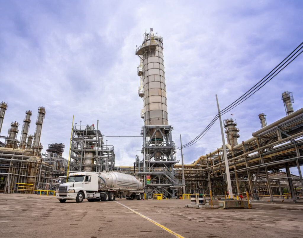 ExxonMobil Expands Baytown Advanced Recycling Facility to Process 250 Million Pounds of Plastic Annually 2 ExxonMobil Expands Baytown Advanced Recycling Facility to Process 250 Million Pounds of Plastic Annually